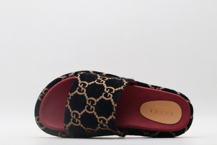 Gucc* Sandal82