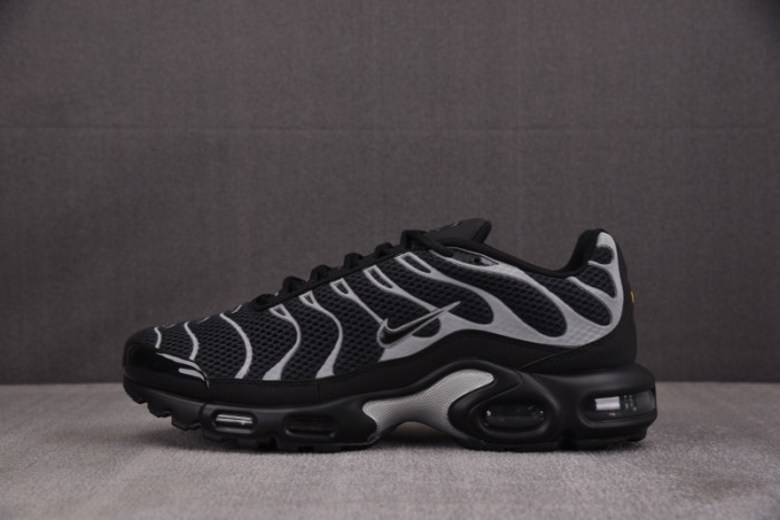 Air Max Plus Premium ''Black Metallic Silver'' HQ3029-001