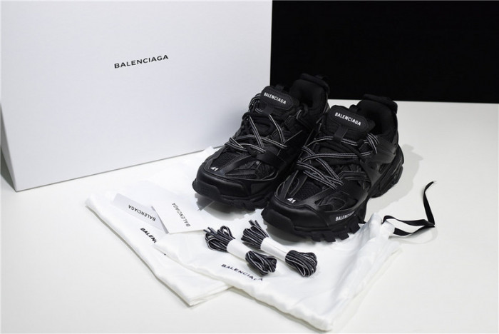 TRACK SNEAKER TS007