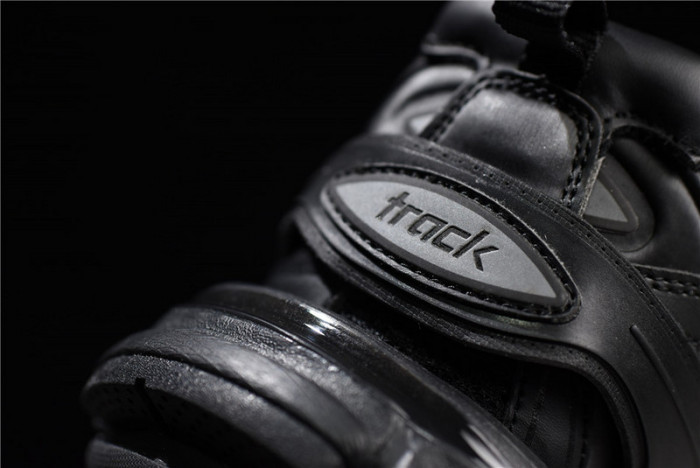 TRACK SNEAKER TS007