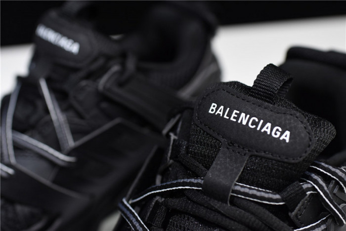 TRACK SNEAKER TS007