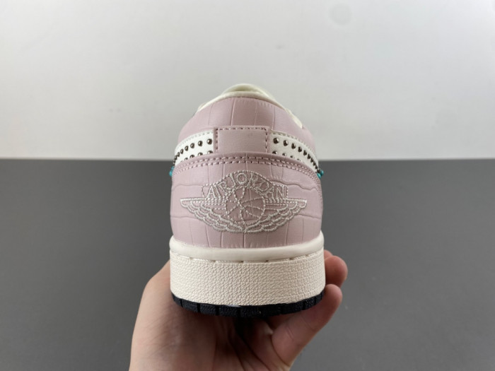 Air Jordan 1 Low 