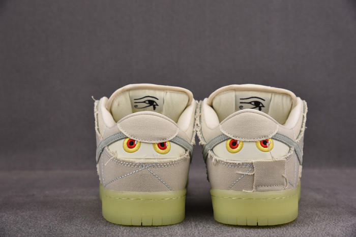 NIKE SB Dunk Low " Mummy " DM0774-111