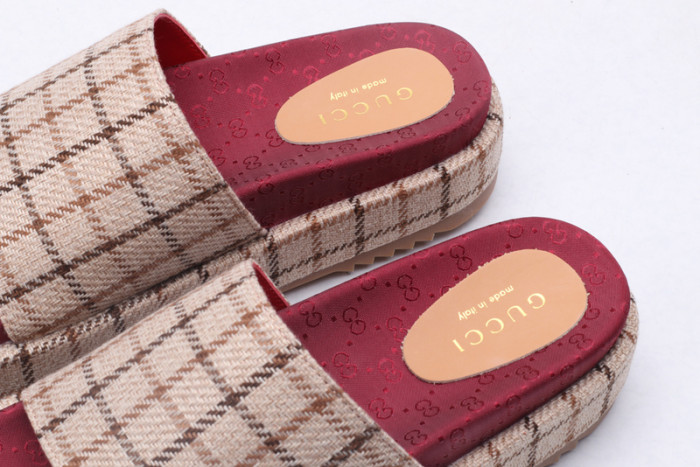 Gucc* Sandal80